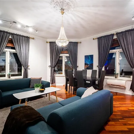 Enter Ultimate Luxury - Jacuzzi & Sauna Apartment *