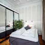 Enter Ultimate Luxury - Jacuzzi & Sauna *